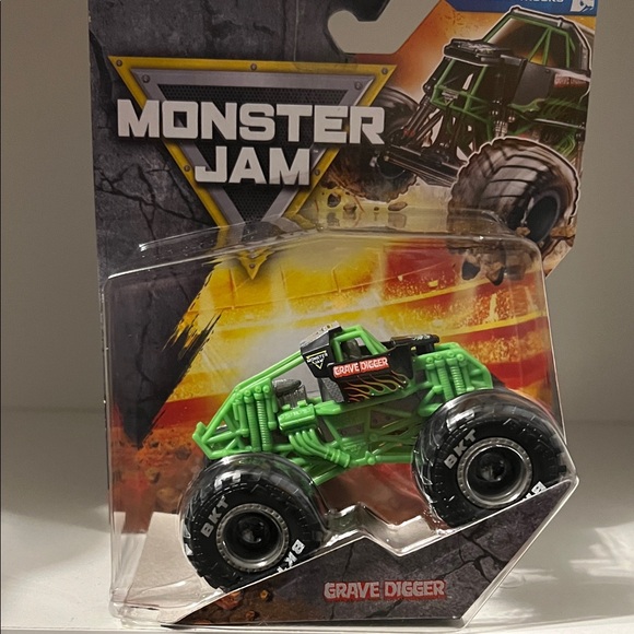 Monster Jam - Grave Digger Training Truck 2025 CHASE Series 44 / 1:64 Scale HTF - Picture 1 of 2